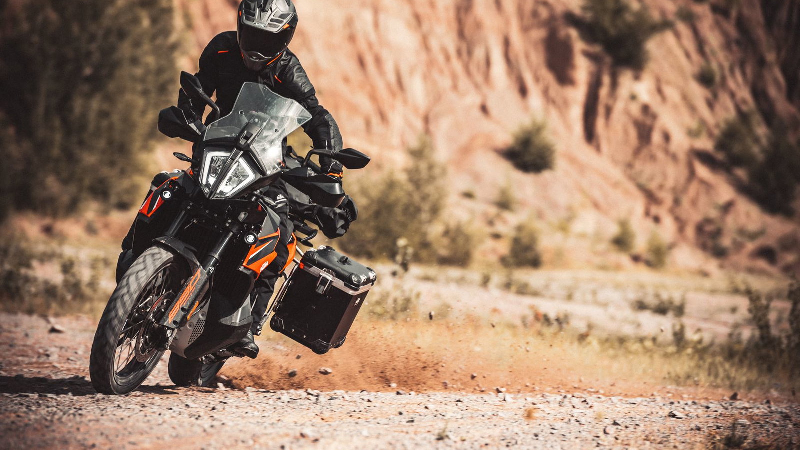 MY21 KTM 890 ADVENTURE action3.jpg